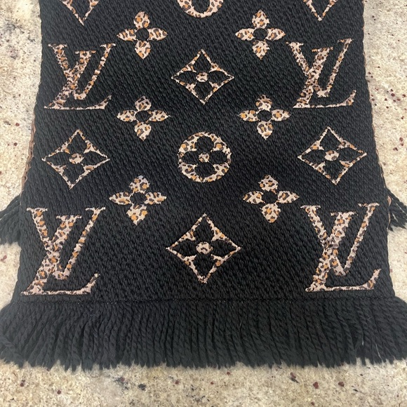 Louis Vuitton Logomania Jungle Scarf - Picture 3 of 6